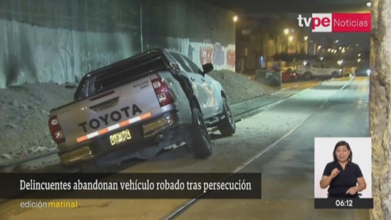 PNP persiguen a ladrones tras robar una camioneta